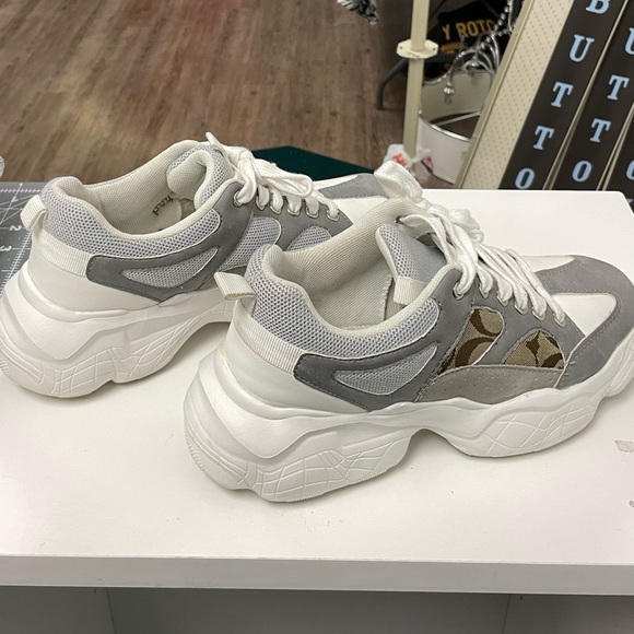 Chunky white sneakers with Coach pieces - Picture 5 of 9